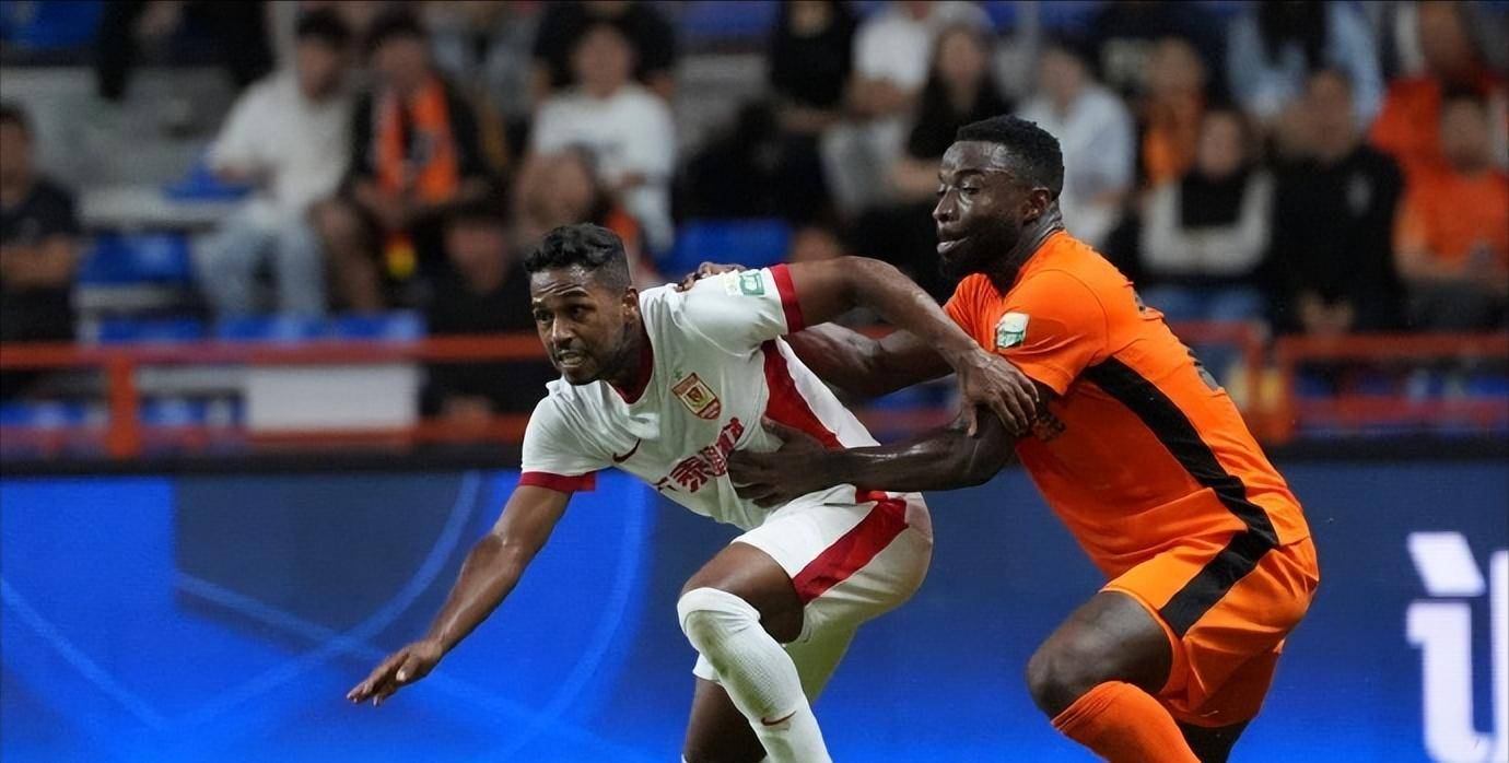 熊猫体育 中国 官方网站-国王杯转会期再迎强敌，勒沃库森防线松动，主帅态度：压力陡增，年轻球员得到机会