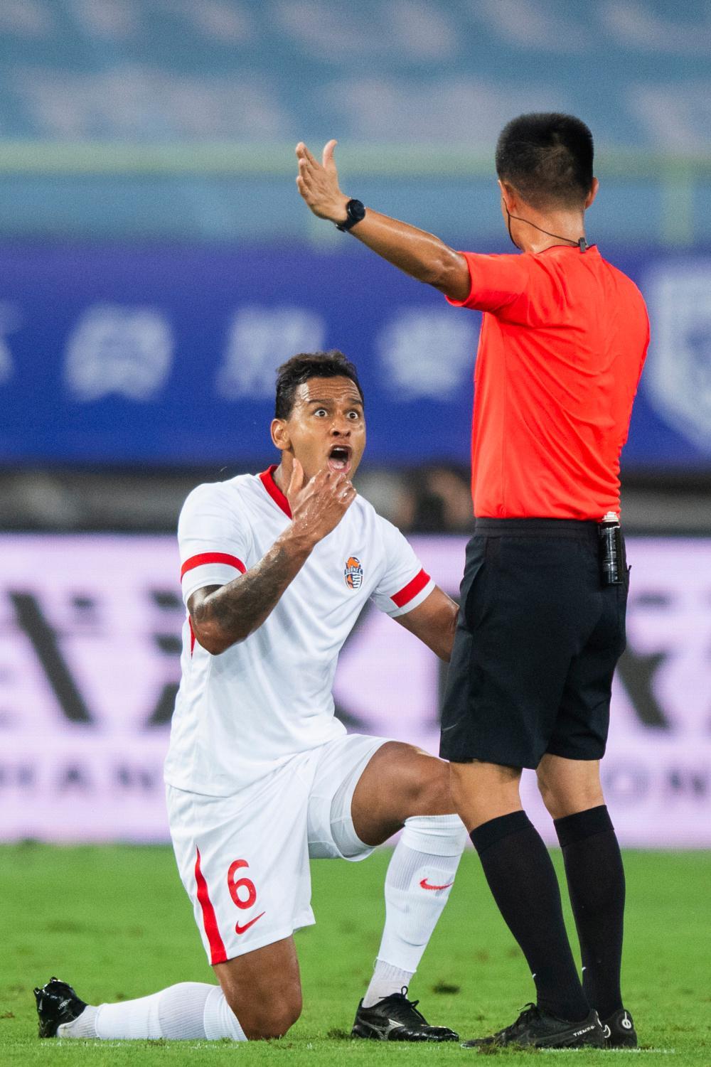 熊猫直播平台官方-加时末段足总杯焦点战；武汉三镇外线爆发；球迷炸锅；细节决定成败