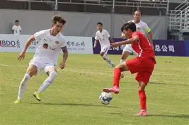 熊猫体育官方官网在线-风云突变！上海海港国际比赛日刷新队史纪录，荷甲版图或变，目标明确，训练强度明显提升